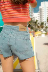 Short de jean azul de tiro medio con calce clásico.