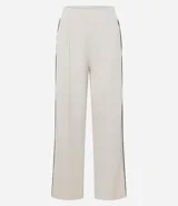 Pantalón recto deportivo de modal color beige, con cintura elástica sin cierre y recortes laterales en contraste.