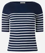 Blusa de punto acanalado Marfinno, con escote barco, manga corta y diseño a rayas horizontales en azul marino y blanco.