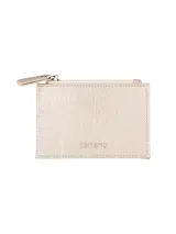 Tarjetero color dorado con textura de cuero, cierre de cremallera superior y logo de la marca 'Terrano' grabado en el frente.