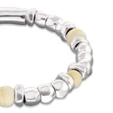 Pulsera de bolas plateadas con cuentas de cristal de Murano color marfil.