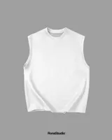 Musculosa blanca de algodón, corte oversize.