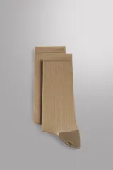 Pack de dos pares de calcetines de entrenamiento de caña media, confeccionados en tejido elástico con acabado acanalado.