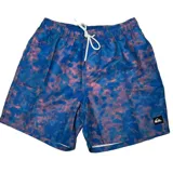 Short de baño Quiksilver Light Reflection con estampado multicolor en tonos azules y rosados, cintura elástica con cordón ajustable blanco y parche con el logo de la marca en la pierna.
