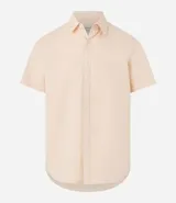 Camisa de manga corta de lino y algodón color beige, de corte confort, con cuello camisero y cierre frontal de botones.