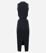 Vestido midi de tejido rib color marrón, con corte ajustado al cuerpo, cuello redondo y aberturas laterales cut out en la cintura. Presenta detalles de bies en color blanco que resaltan el diseño.