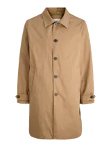 Campera tipo trench coat de corte recto y largo medio, color tostado. Presenta cuello camisero, cierre frontal con botones oscuros y puños ajustables con trabilla y botón.