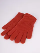 Guantes tejidos color ladrillo con detalle de trenza en el frente.
