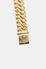 Pack de dos pulseras de eslabones gruesos en tono dorado, con diseño de cadena y cierre de clip integrado.