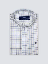 Camisa de hombre clásica de manga larga, confeccionada en 100% algodón, con diseño de rayas verticales en tonos azul, celeste y blanco, cuello abotonado y bordado sutil en el pecho.