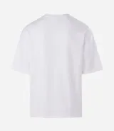 Remera boxy de algodón color blanco, con cuello redondo y mangas cortas. Presenta un estampado artístico inspirado en la obra "Mount Sainte-Victoire" de Paul Cézanne.