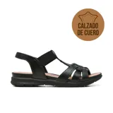 Sandalia plana de cuero negro con tiras cruzadas en el empeine, diseño tipo gladiadora baja y suela cómoda.