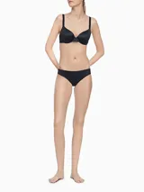 Brasier negro de microfibra con copas moldeadas, aro y ribete de encaje en los tirantes. Cierre de gancho en la parte trasera y lateral de silicona líquida.