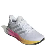 Championes de running Adidas Ultrarun 5, con exterior de malla blanca y mediasuela con degradado de color rosa a amarillo. Presentan las tres tiras características en gris y suela de goma negra.