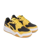 Championes Under Armour modelo Court Anatomix, con diseño bicolor en amarillo y negro. Presentan una parte superior con superposiciones resistentes, entresuela de EVA acolchada y suela exterior de goma gruesa para mayor tracción.