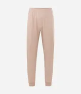 Pijama para hombre compuesto por una remera de manga corta con cuello redondo y estampado de rayas horizontales finas, y un pantalón largo liso con cintura elástica.