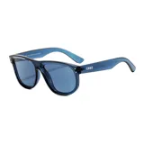 Lentes de sol Sydney con armazón negro de diseño oversize y moderno, hechos de plástico reciclado (RPET) con cristales degradados y protección UV 400.
