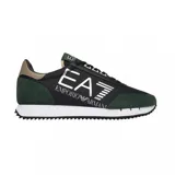 Championes urbanos Armani EA7, modelo vintage, combinando paneles de gamuza verde oscuro, cuero sintético negro y detalles en beige. Presenta el logo de la marca en el lateral y lengüeta, con suela blanca dentada.