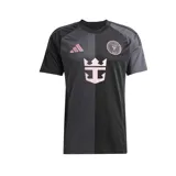 Camiseta de fútbol Adidas del Inter Miami CF, modelo visitante 25/26. Diseño negro y gris con detalles en rosa, cuello redondo y logo del club cosido.