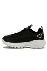 Championes deportivos Fila Toga para mujer, color blanco con suela chunky y detalles en beige y azul marino.