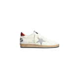 Championes Golden Goose modelo Ball Star, color blanco con detalles en gris, rojo y suela efecto envejecido.
