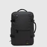 Mochila de viaje color negro, diseño funcional con múltiples compartimentos, correas de compresión laterales y asa de transporte lateral. Incluye compartimento acolchado para laptop y es resistente al agua.