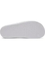 Sandalias Under Armour W Armr Slide Lite de color blanco, fabricadas en EVA moldeada de una sola pieza. Presentan una tira superior con textura en relieve y el logo de la marca en negro.