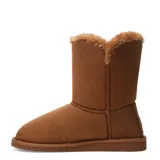 Botas de caña media, estilo 'ugg', color negro. Presentan un forro interior de pelo sintético negro visible en el borde superior y un detalle de hebilla decorativa en el lateral exterior.