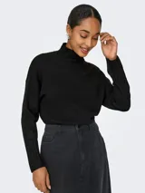 Sweater de punto negro, con cuello alto acanalado, hombros caídos y puños anchos acanalados.