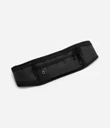 Riñonera Renner de diseño compacto y anatómico, color negro, confeccionada en poliéster. Cuenta con compartimento principal, bolsillo frontal con cierres y salida para auriculares.