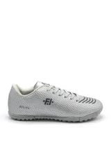 Championes de fútbol 5 color plateado con textura de panal, cordones al tono y suela de goma diseñada para césped sintético.