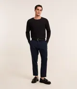 Remera de manga larga color blanco, confeccionada en tejido waffle texturizado, con cuello redondo y corte regular.