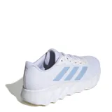 Championes de running Adidas modelo Switch Move, color blanco con detalles en celeste pastel. Presentan capellada de malla técnica transpirable, entresuela de EVA para amortiguación y suela Adiwear de alta resistencia.