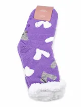 Media térmica de punto color violeta con estampado de corazones en blanco y gris, con interior de corderito sintético y suela antideslizante.