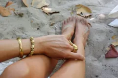 Anillo plateado con diseño irregular inspirado en los corales marinos.