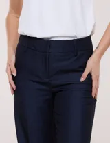 Pantalón de vestir Zac & Rachel modelo Career, color beige, de corte recto y tiro mediano. Cuenta con pretina con cierre frontal, presillas para cinto y bolsillos funcionales.