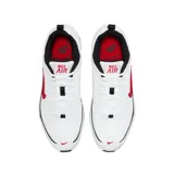 Championes Nike Air Max AP blancos con detalles en negro y rojo. Presentan el logo de Nike en rojo y suela con cámara de aire.