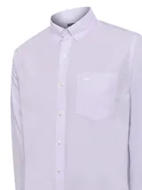 Camisa de manga larga RKF de corte regular fit, color lila con patrón de cuadros muy finos, cuello americano abotonado y cierre frontal con botones. Incluye bolsillo en el pecho con el logo de la marca bordado.