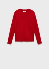 Jersey de punto fino color rojo, con cuello en pico y manga larga. Presenta un diseño recto y clásico.