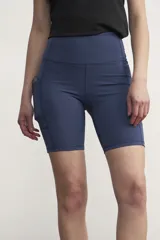 Calza corta deportiva negra de tiro alto, con bolsillos laterales.