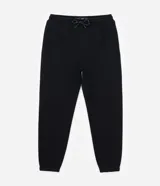Pantalón tipo jogger de color negro, confeccionado en una mezcla de algodón y poliéster. Presenta cintura elástica con cordón ajustable, bolsillos laterales y puños elásticos en el ruedo.