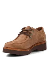 Zapatos de gamuza marrón Hush Puppies modelo Renovo, con diseño robusto, cordones y suela gruesa de goma.