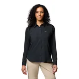 Camisa de senderismo Columbia de manga larga, color negro, con cuello clásico, cierre frontal con botones, dos bolsillos frontales con solapa y ventilaciones traseras de malla para mayor transpirabilidad.