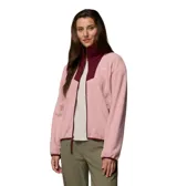 Campera polar de mujer con cierre frontal completo, cuello alto y bolsillos laterales con cierre. Presenta un diseño en bloques de color rosa y bordó, con logo de la marca bordado en el pecho.