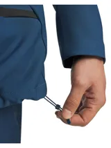 Campera deportiva Under Armour de color azul, con capucha, cierre frontal completo y bolsillos laterales. Confeccionada en tejido técnico repelente al agua, elástico y duradero, con el logo de la marca estampado en el pecho.