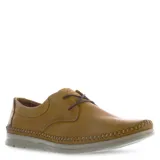 Zapato de cuero color marrón habana, con costuras decorativas visibles en el contorno de la suela y cordones oscuros. Presenta una suela de goma clara con diseño ergonómico.