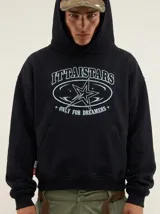 Hoodie negro con capucha y bolsillo canguro, con estampa frontal en tono celeste que incluye el texto 'ITTAISTARS', un diseño de estrella y la frase 'ONLY FOR DREAMERS'.
