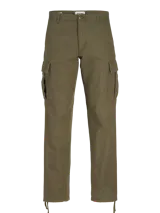 Pantalón cargo de hombre color verde oliva oscuro (Olive Night), de corte relajado y tiro medio. Confeccionado en sarga de algodón, presenta bolsillos cargo laterales, bolsillos frontales y traseros, y cordones ajustables en los dobladillos.