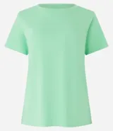 Remera básica de manga corta y cuello redondo, confeccionada en algodón de color celeste.