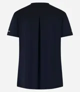 Remera deportiva de manga corta con cuello redondo, confeccionada en tejido texturizado con detalle reflectante y pliegue en la espalda.